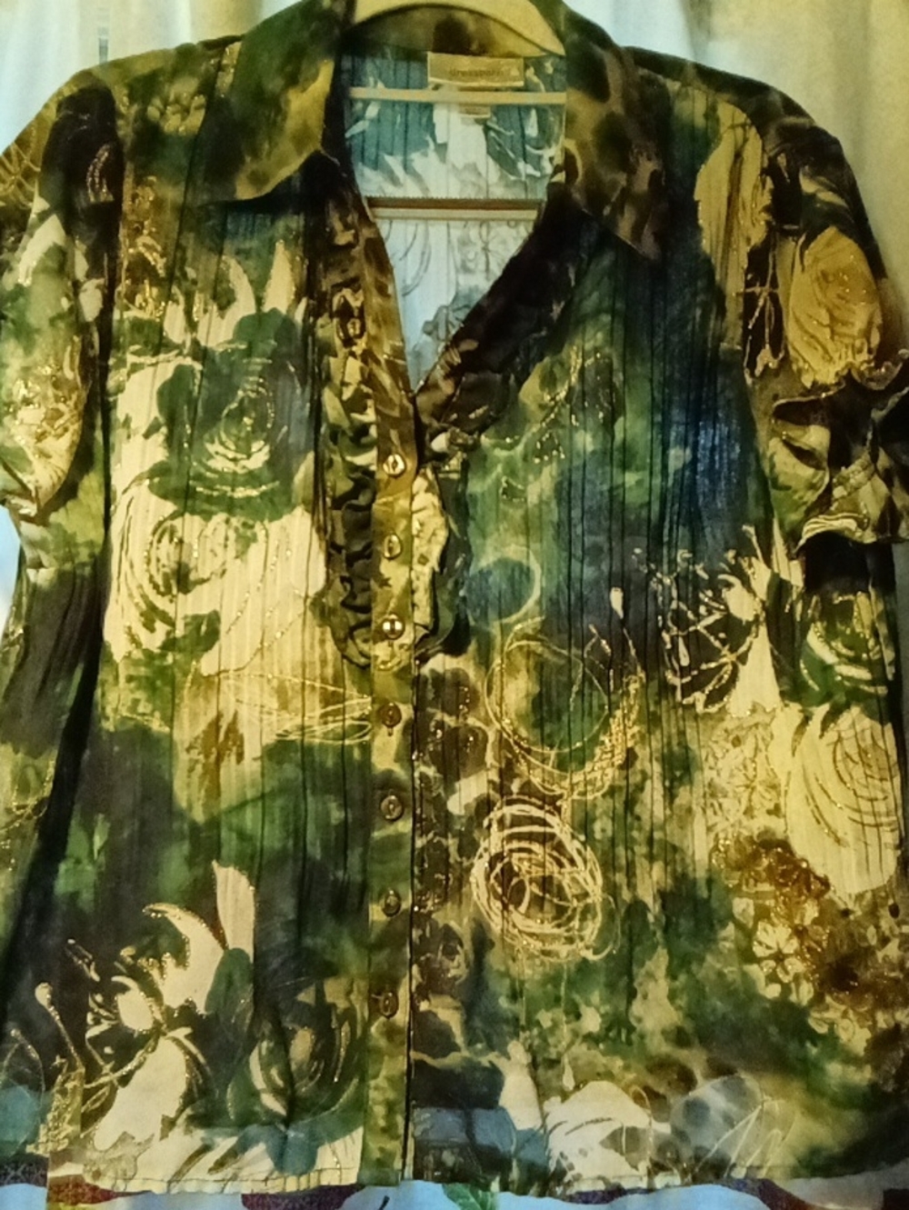 Women’s DRESS BARN Green Floral Ruffled Button-Up Top